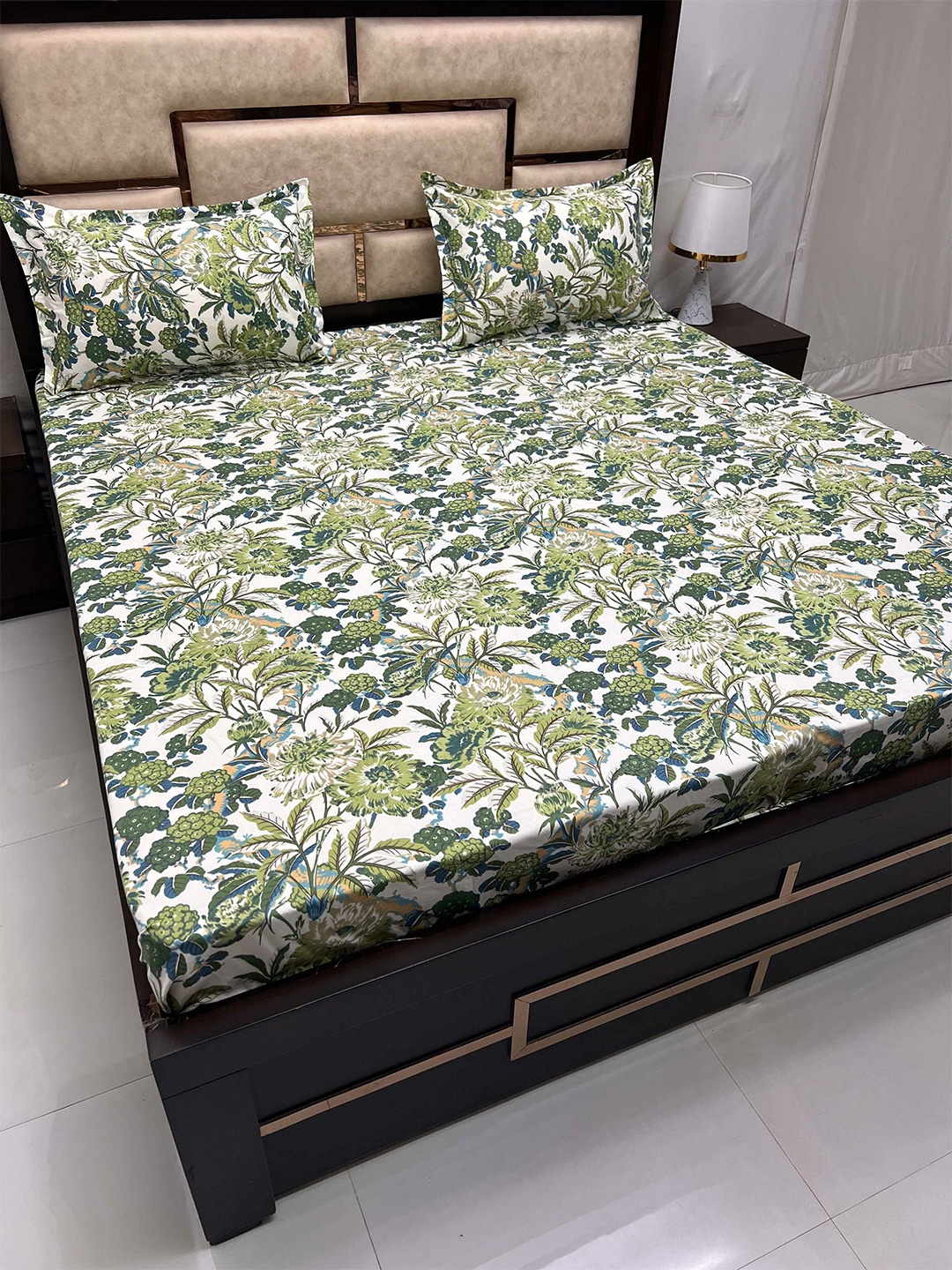 

Pure Decor Green & Green Floral 230 TC Queen Bedsheet With 2 Pillow Covers