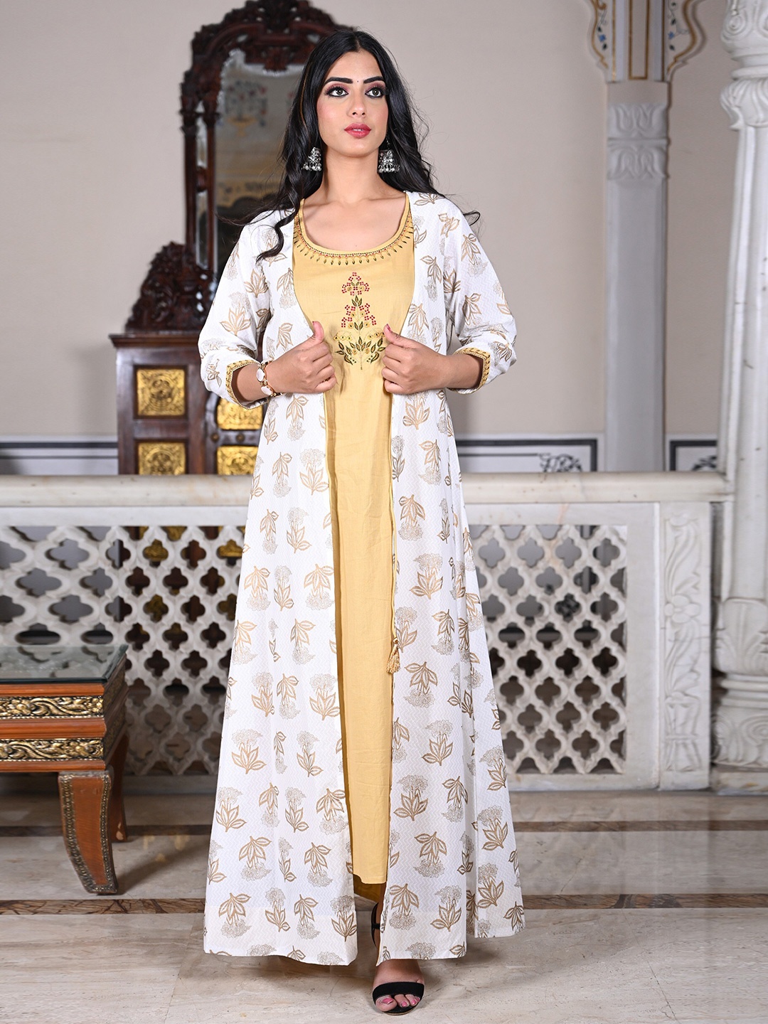 

misbis Ethnic Motifs Yoke Design Cotton Kurta With Shrug, White