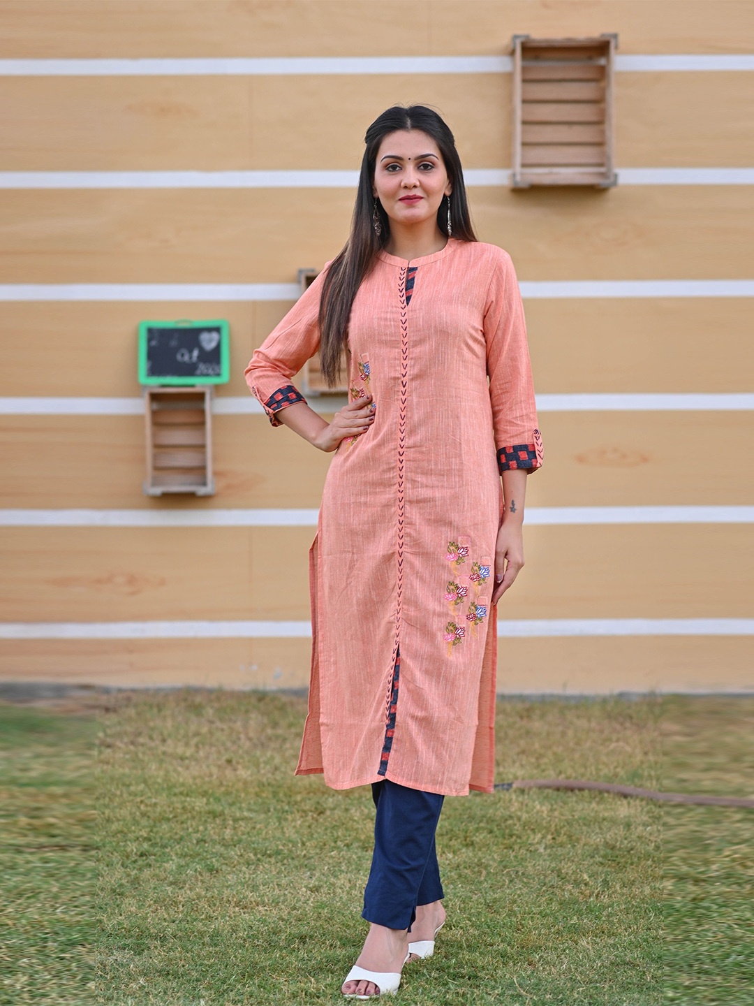 

misbis Floral Embroidered Thread Work Kurta, Pink