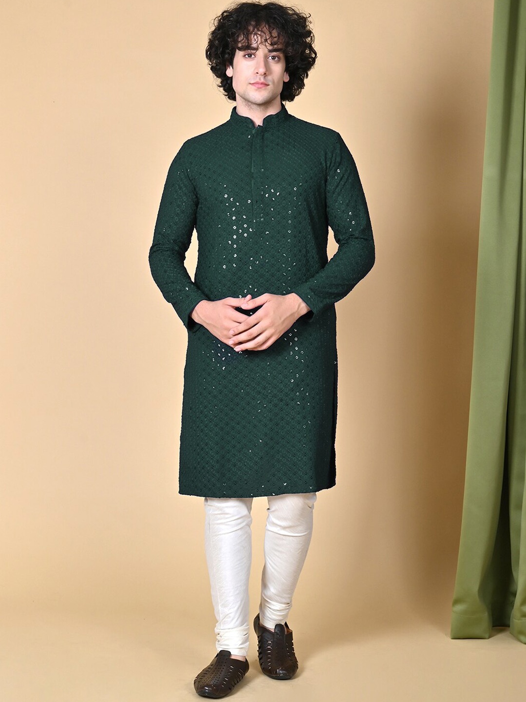 

MAAHI FABS Geometric Embroidered Sequinned Cotton Chikankari Kurta, Green