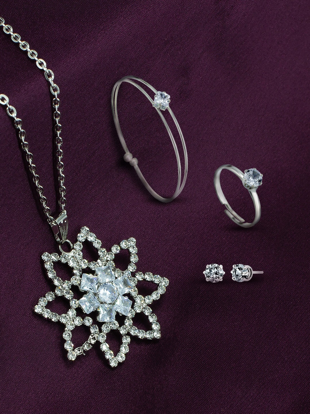 

PRIVIU Silver-Plated Flower Design Pendant Set With Bracelet