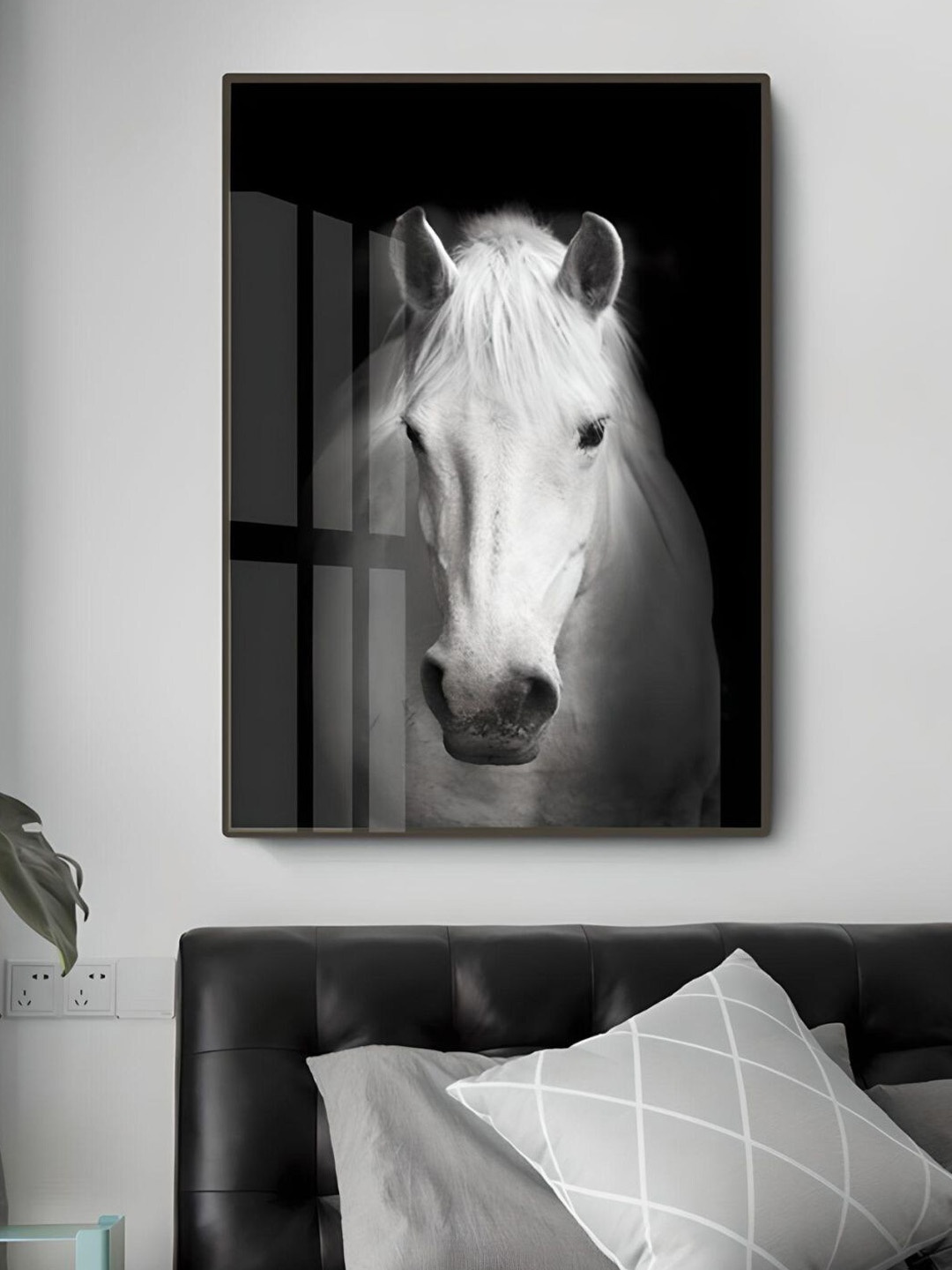 

THE HANDMADE FLAIR Black & White Wild Animals Wall Art