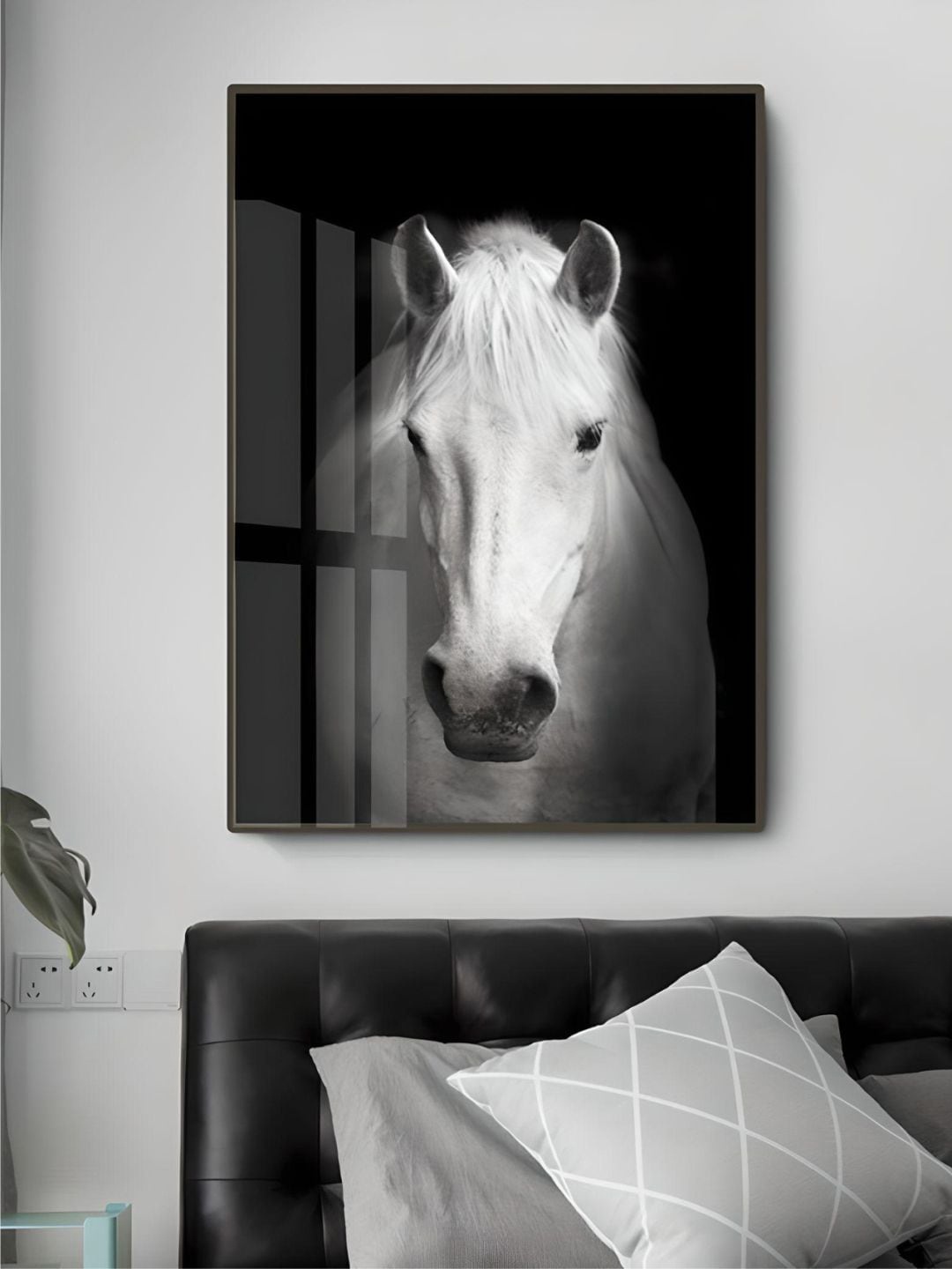 

THE HANDMADE FLAIR White & Black Wild Animals Wall Art