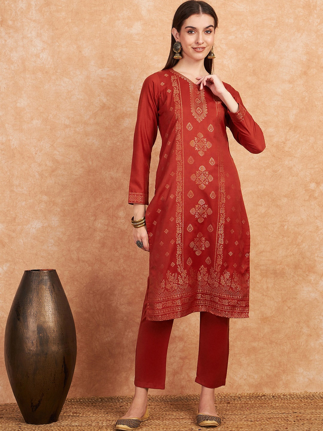 

HK colours of fashion Ethnic Motifs Printed Straight Kurta with Trouser, Rust