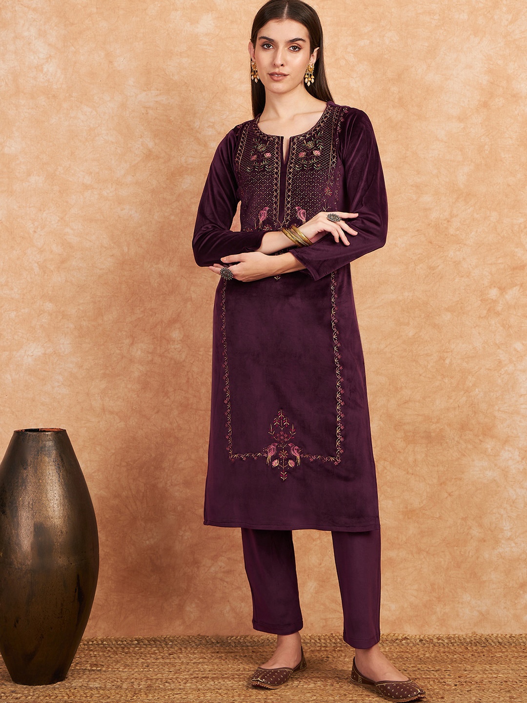 

HK colours of fashion Floral Embroidered Velvet Straight Kurta with Trouser, Burgundy