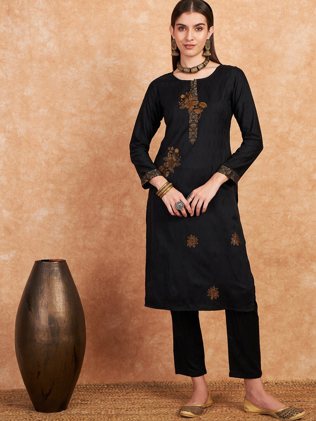 

HK colours of fashion Floral Woven Design Kurta With Trousers, Black