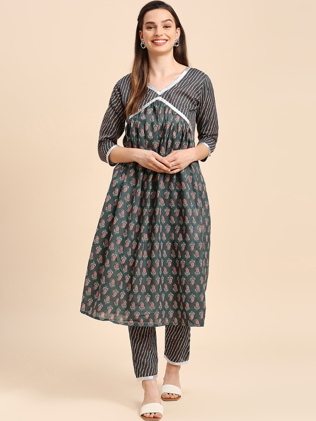 

GUFRINA Ethnic Motifs Printed V-Neck Gotta Patti Empire A-Line Kurta with Trousers, Green
