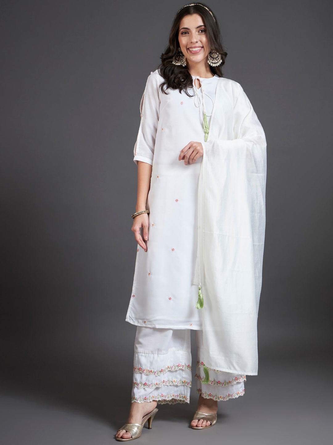 

HEEPOSH Ethnic Motifs Embroidered Thread Work Straight Kurta & Palazzos With Dupatta, White