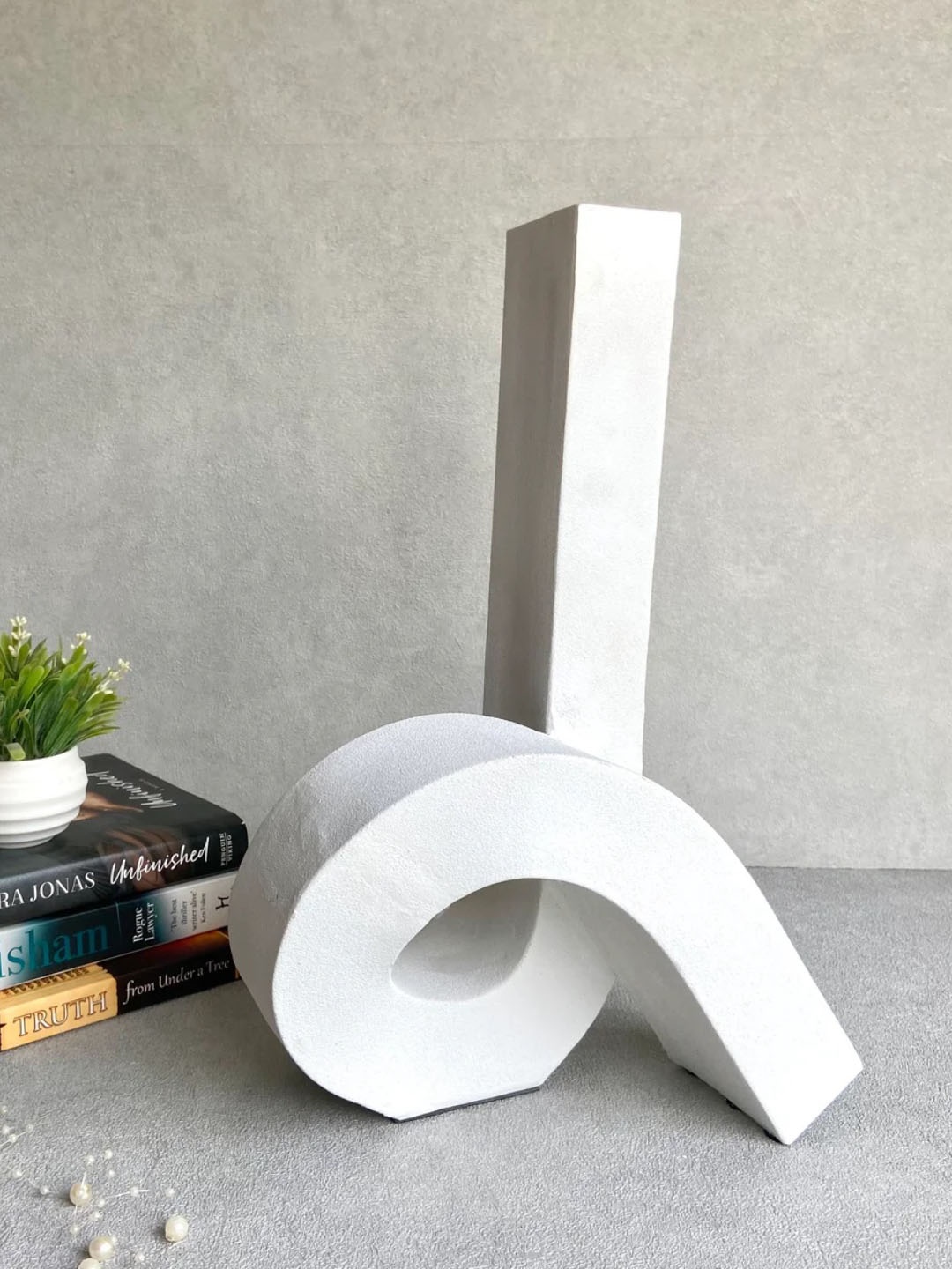 

House of Objects Aspen White Ceramic Knot Showpiece