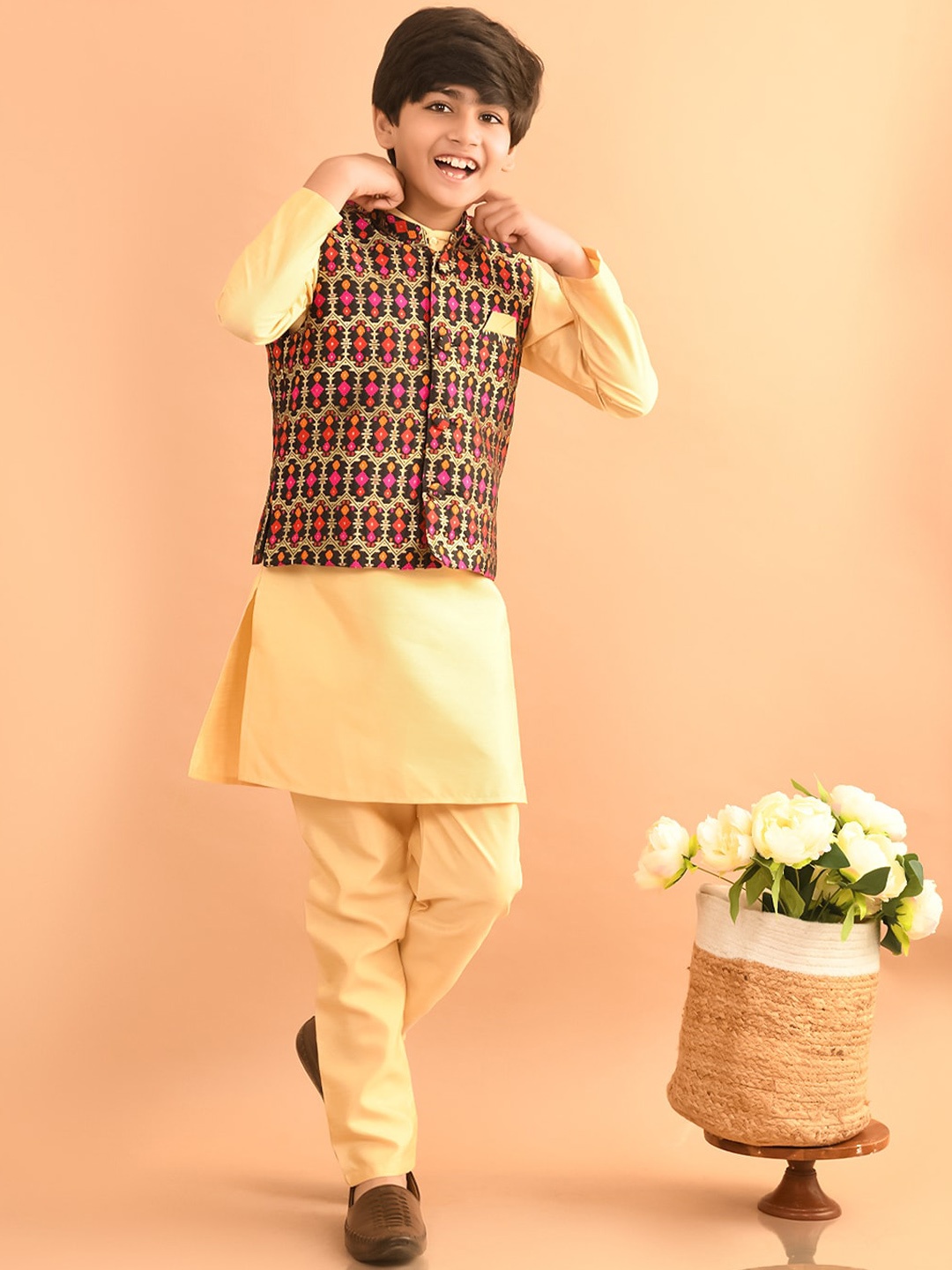 

LilPicks Boys Band Collar Straight Kurta & Trousers With Nehru jacket, Beige