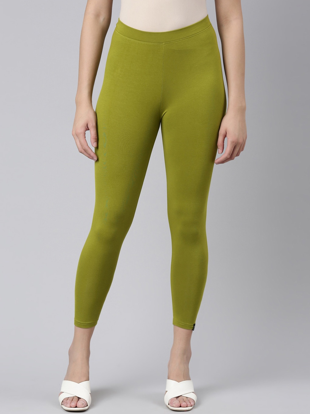 

Twin Birds Women Solid Skinny Fit High Ankle Cropped Leggings, Olive