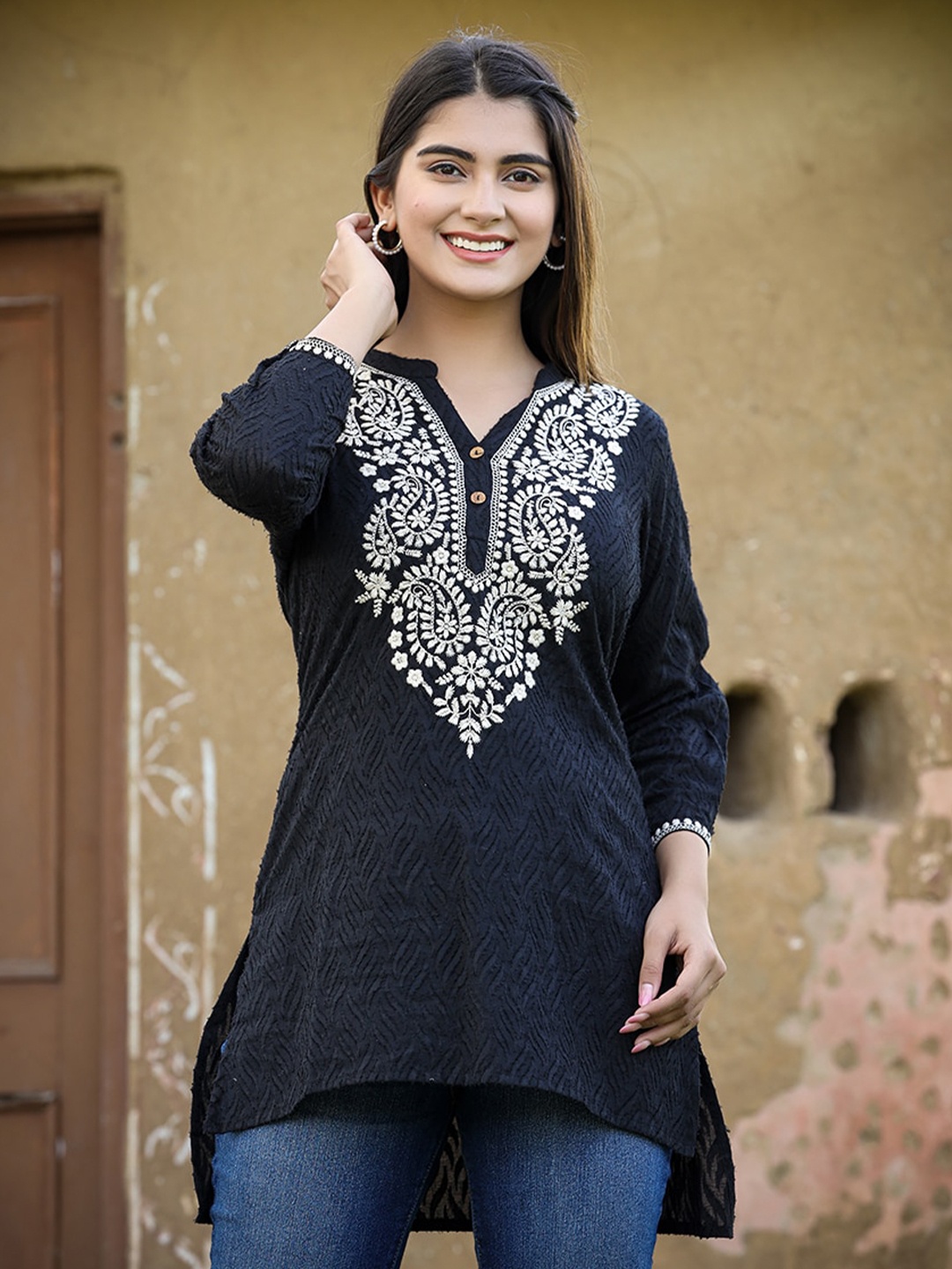 

KAAJH Ethniuc Motifs Embroidered Kurta, Black