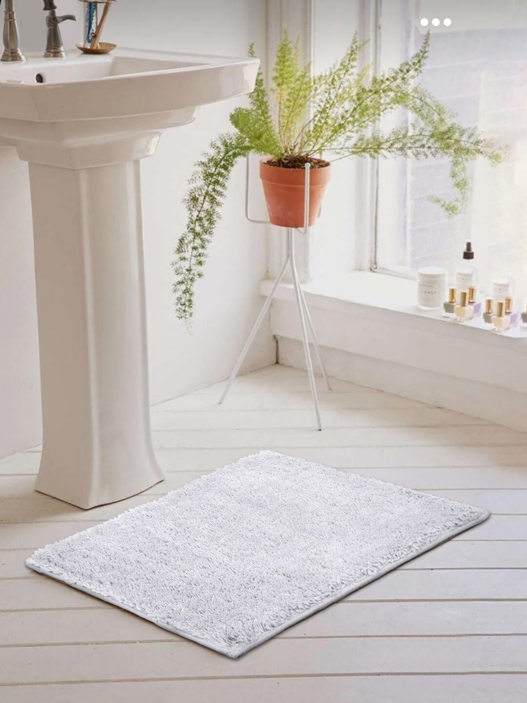 

Naksh White Anti-Bacterial 150 GSM Reversible Bath Rugs