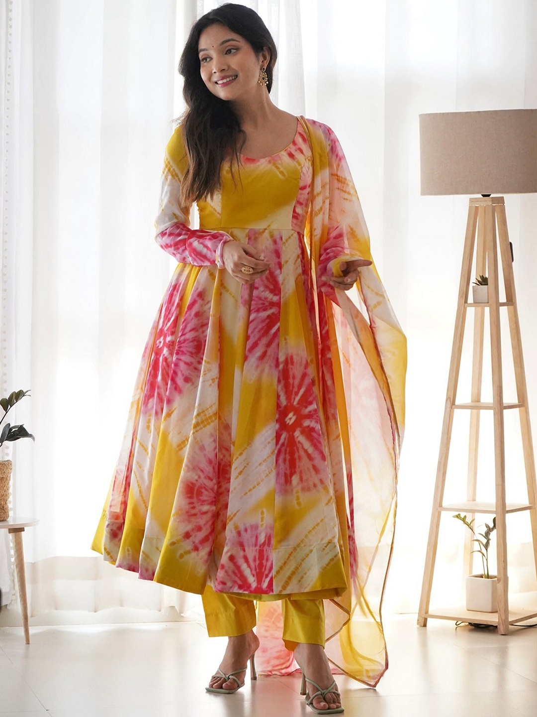 

KALINI Ombre Dyed Regular Gotta Patti Organza Kurta With Trousers & Dupatta, Yellow