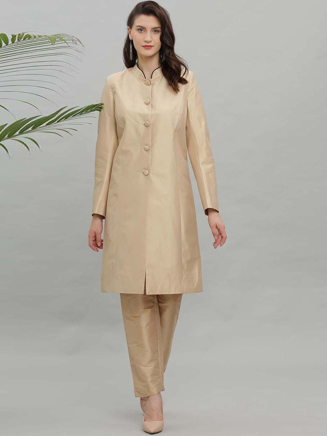 

KAANCHIE NANGGIA Mandarin Collar Long Sleeves Straight Kurta With Trousers, Beige