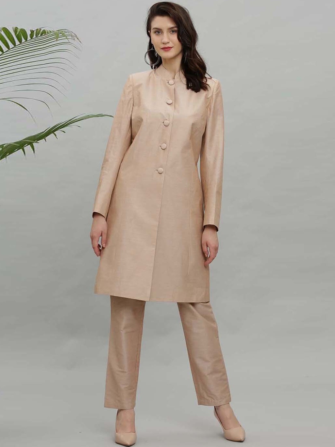 

KAANCHIE NANGGIA Mandarin Collar Pure Silk Straight Kurta With Trouser, Beige