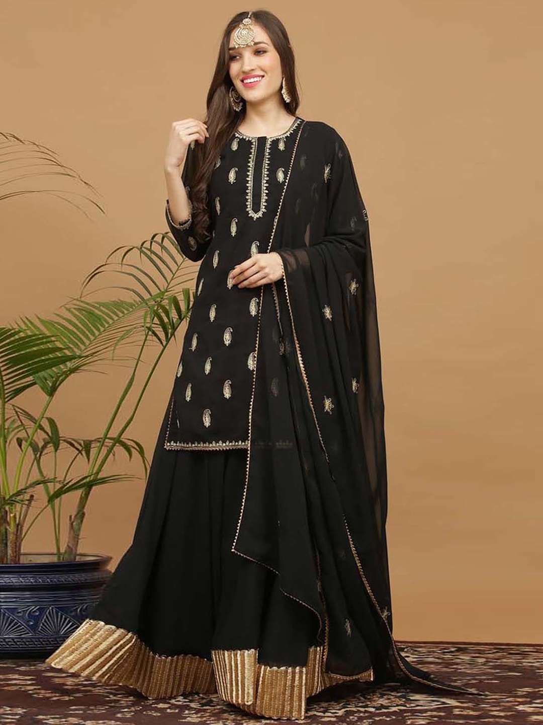 

KAANCHIE NANGGIA Ethnic Motifs Embroidered Gotta Patti Kurta With Skirt & Dupatta, Black