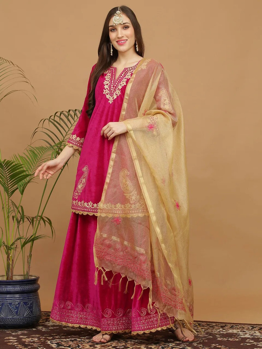 

KAANCHIE NANGGIA Ethnic Motifs Embroidered Thread Work Velvet Kurta With Skirt & Dupatta, Pink