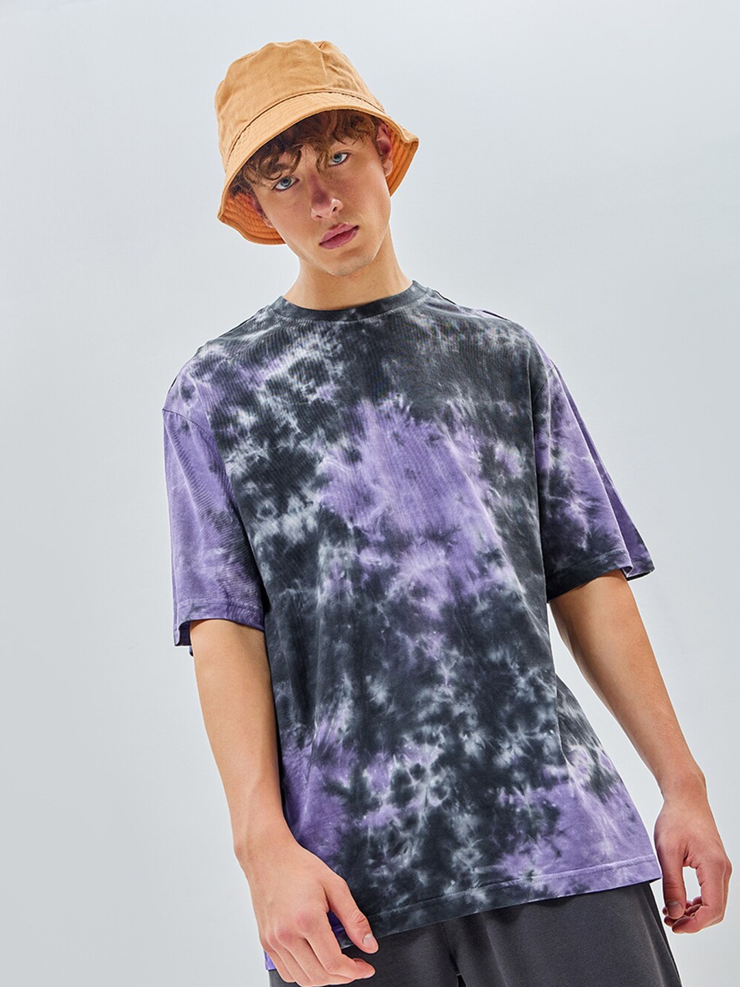 

Bewakoof Tie & Dye Printed Drop Shoulder Sleeves Oversized T-shirt, Black