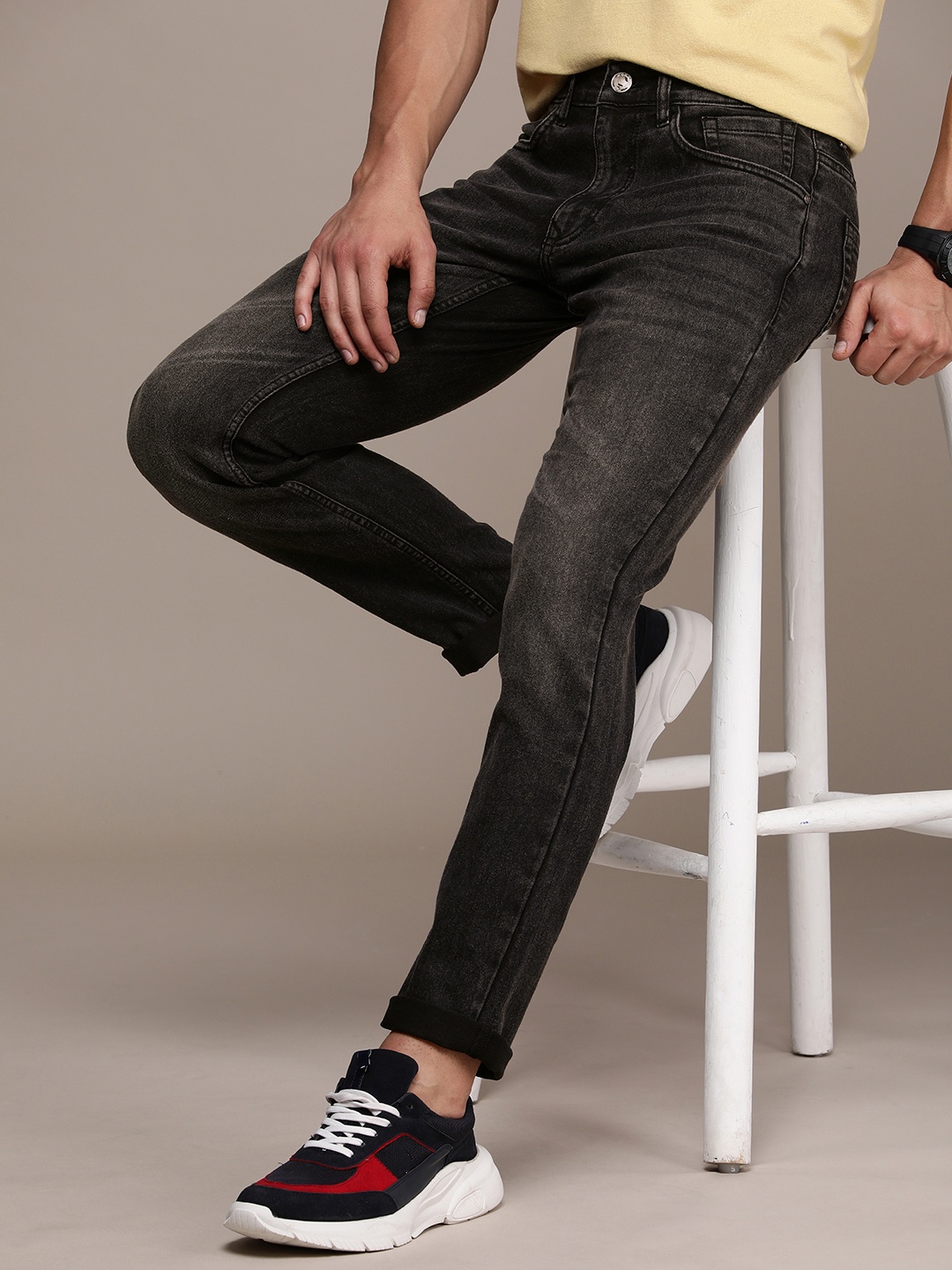 WROGN Men Slim Fit Heavy Fade Stretchable Mid-Rise Jeans, Black