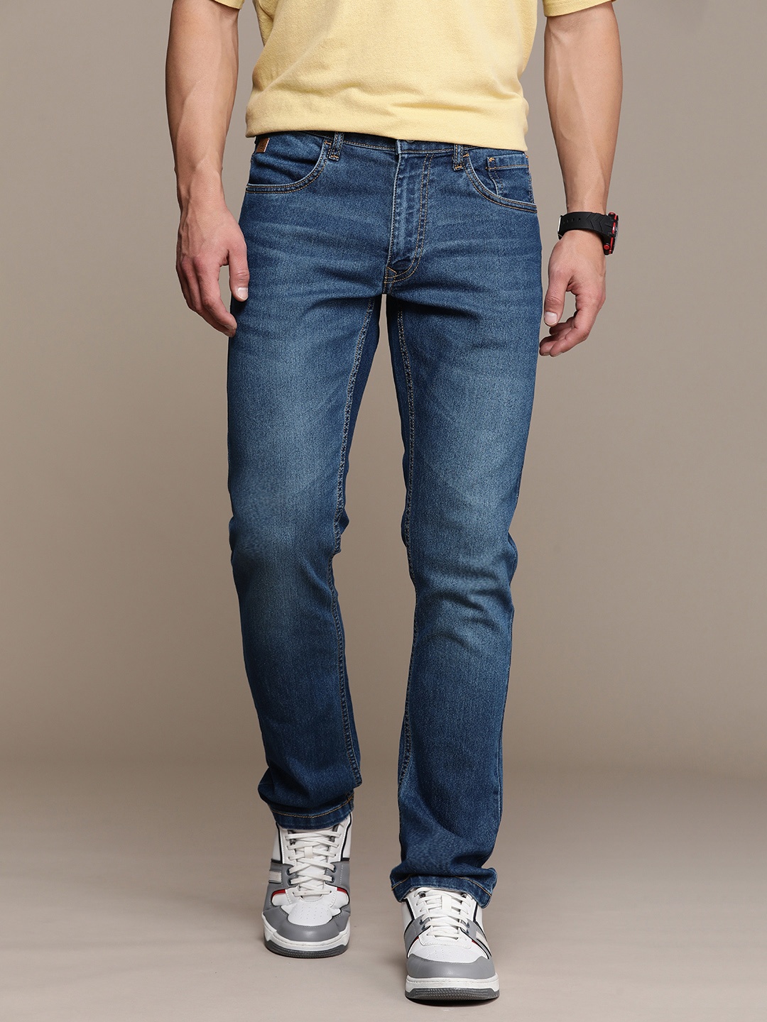 

WROGN Men Light Fade Stretchable Jeans, Blue