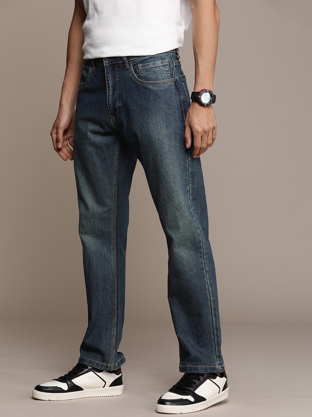 

WROGN Men Anti Fit Light Fade Stretchable Jeans, Blue