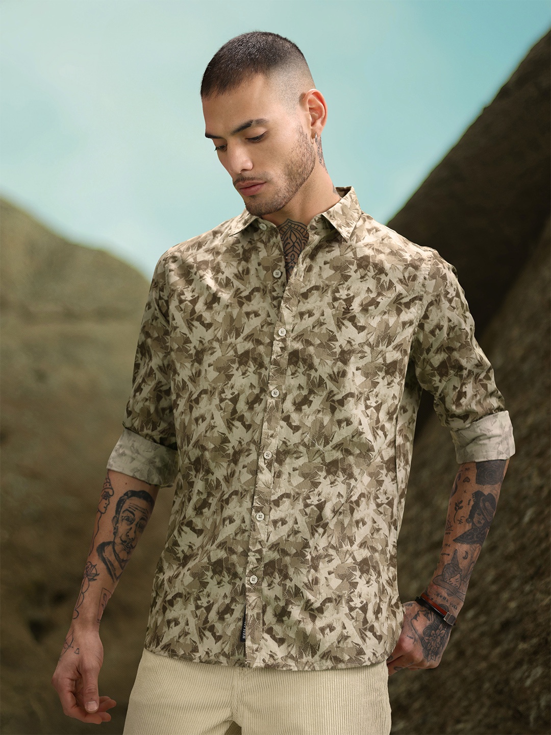 

WROGN Slim Fit Opaque Printed Pure Cotton Casual Shirt, Olive