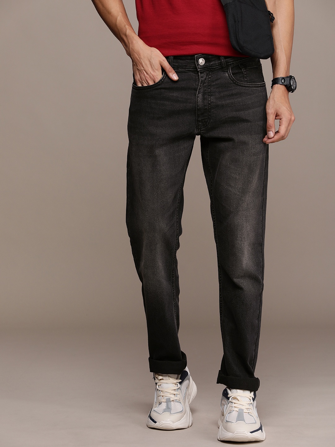 WROGN Men Light Fade Regular Fit Stretchable Mid-Rise Jeans, Black