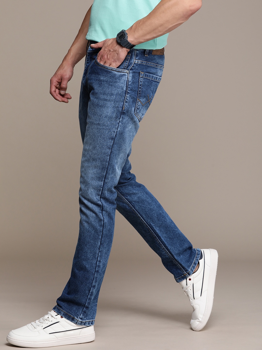 

WROGN Men Regular Fit Light Fade Stretchable Jeans, Blue