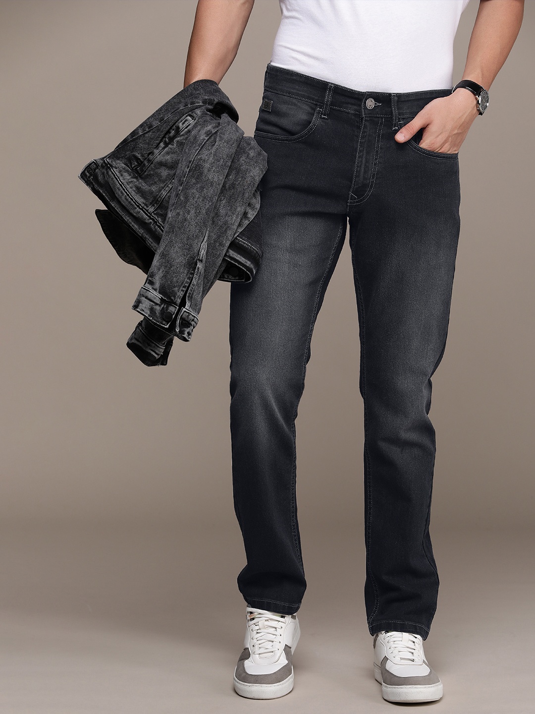

WROGN Men Slim Fit Heavy Fade Stretchable Jeans, Grey
