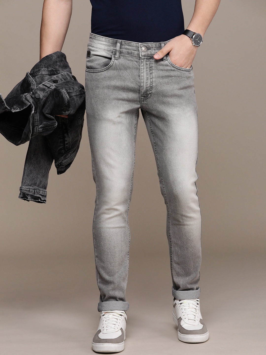 

WROGN Men Slim Fit Light Fade Stretchable Jeans, Grey
