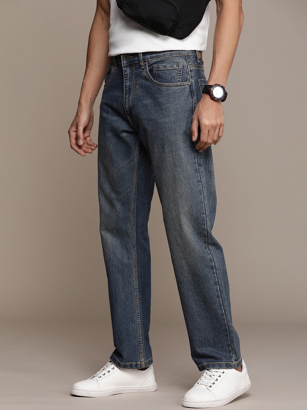 

WROGN Men Anti Fit Light Fade Stretchable Jeans, Blue