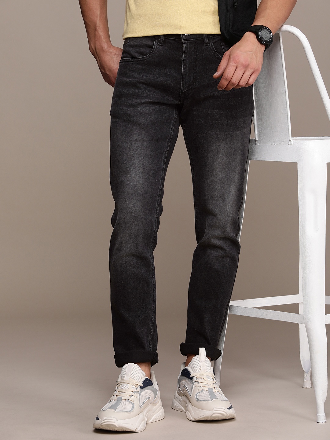 

WROGN Men Mid-Rise Slim Fit Light Fade Stretchable Jeans, Black