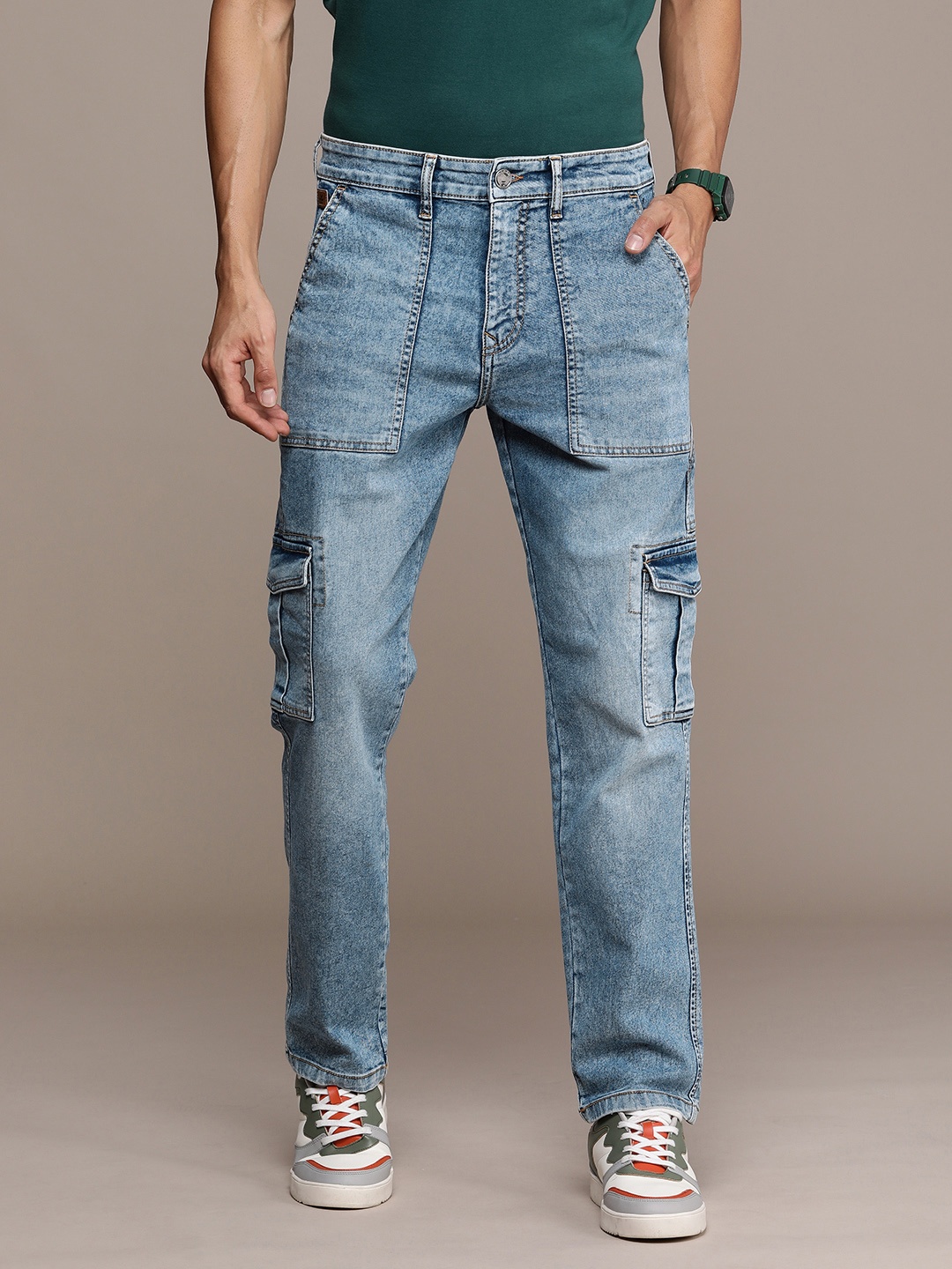 

WROGN Men Mid-Rise Cargo Fit Heavy Fade Stretchable Jeans, Blue