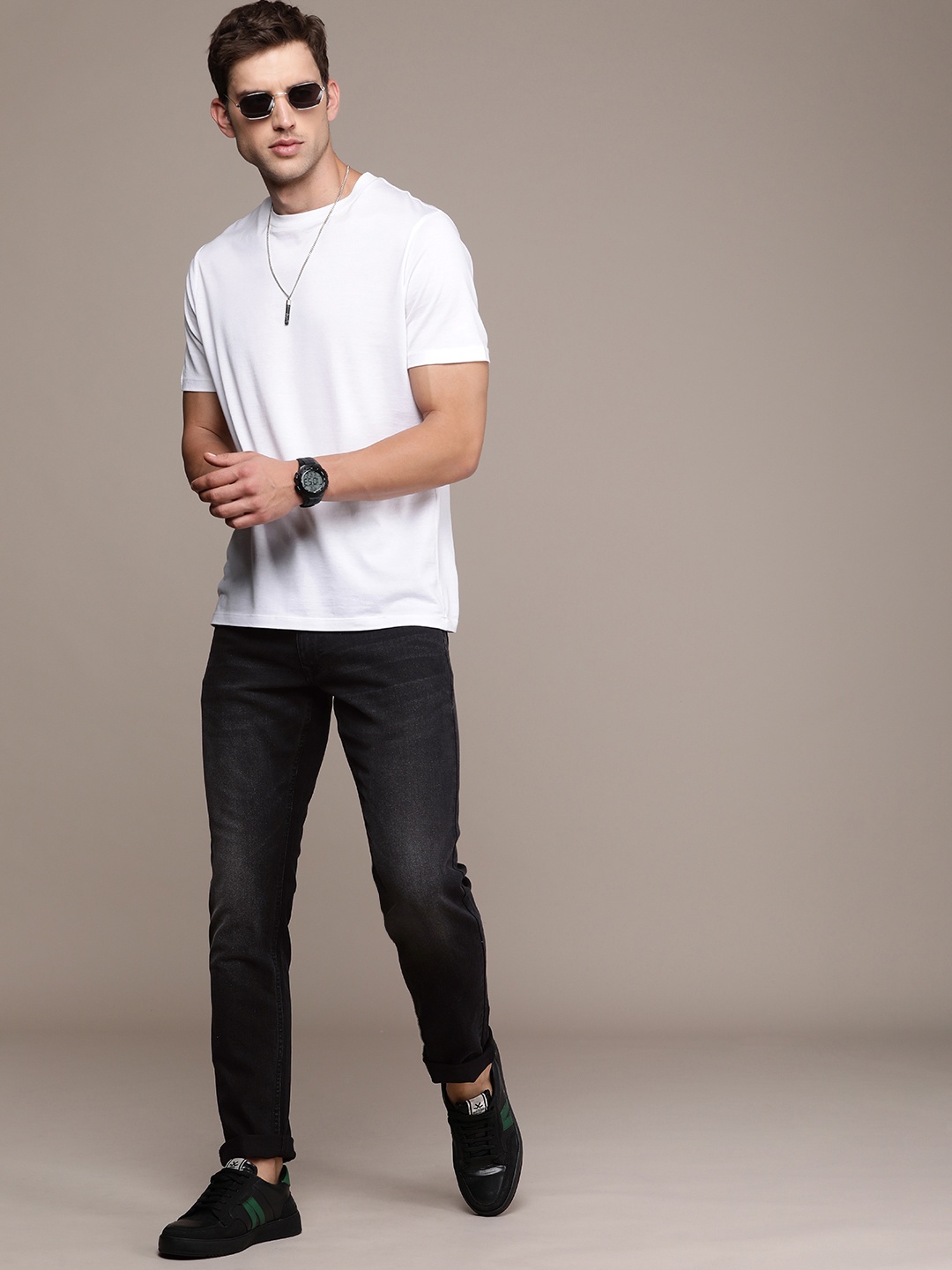 

WROGN Men Mid-Rise Slim Fit Light Fade Stretchable Jeans, Black