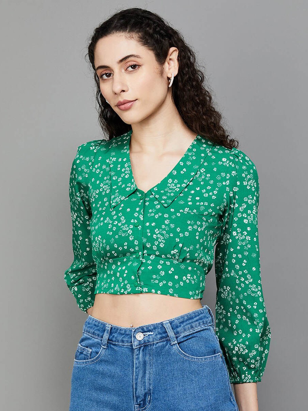 

Ginger by Lifestyle Floral Printed Shirt Collar Puff Sleeves Cut-Out Detailed Crop Top, Green