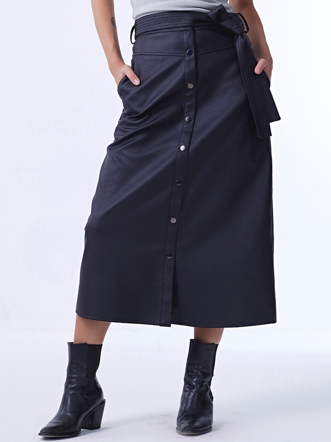 

COVER STORY Button Detailed A-Line Midi Skirt, Black