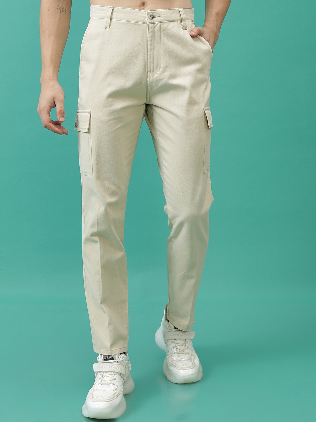 

HIGHLANDER Men Cotton Cargo Trousers, Beige