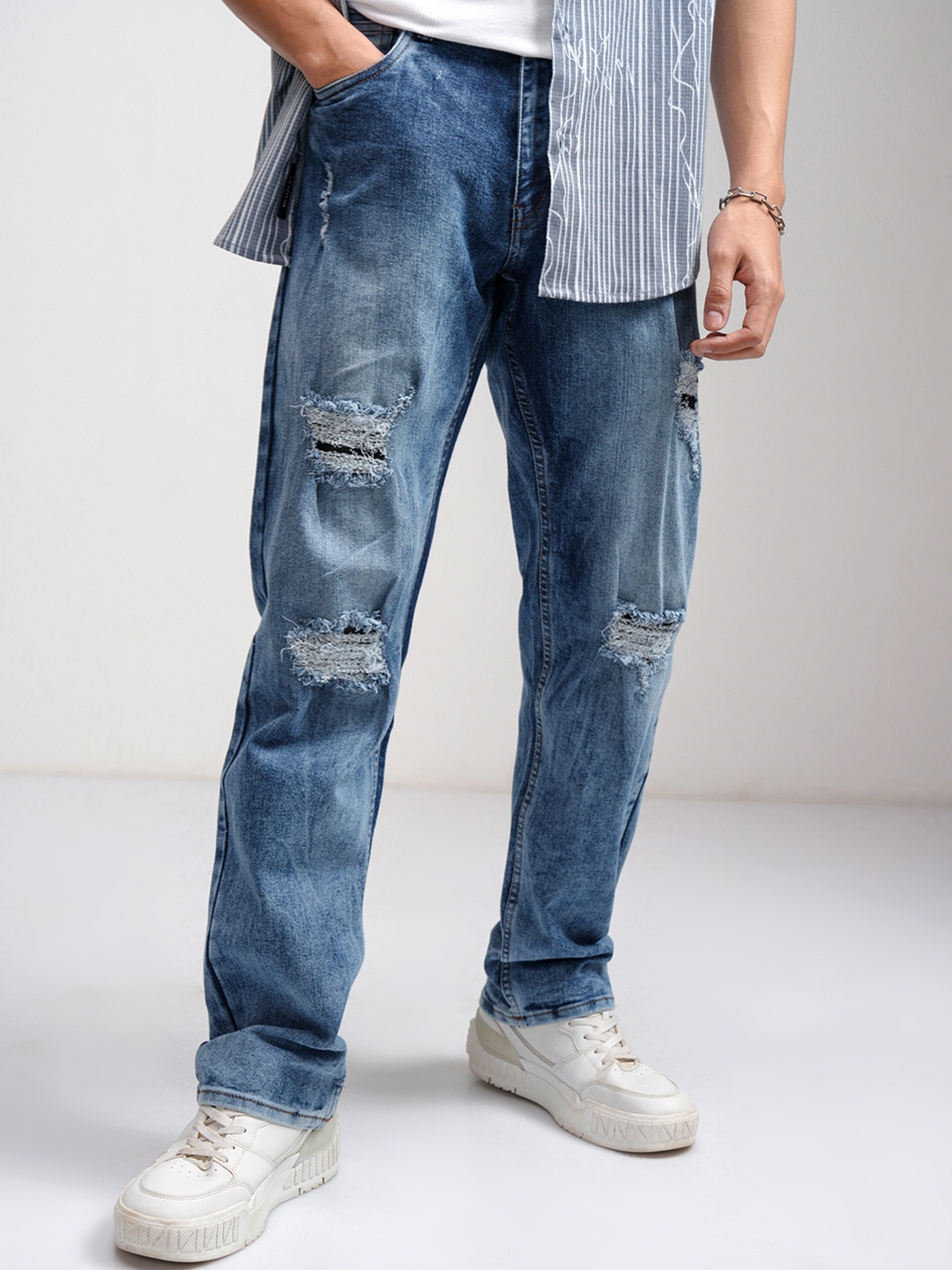 

HIGHLANDER Men Straight Fit Mildly Distressed Light Fade Stretchable Jeans, Blue