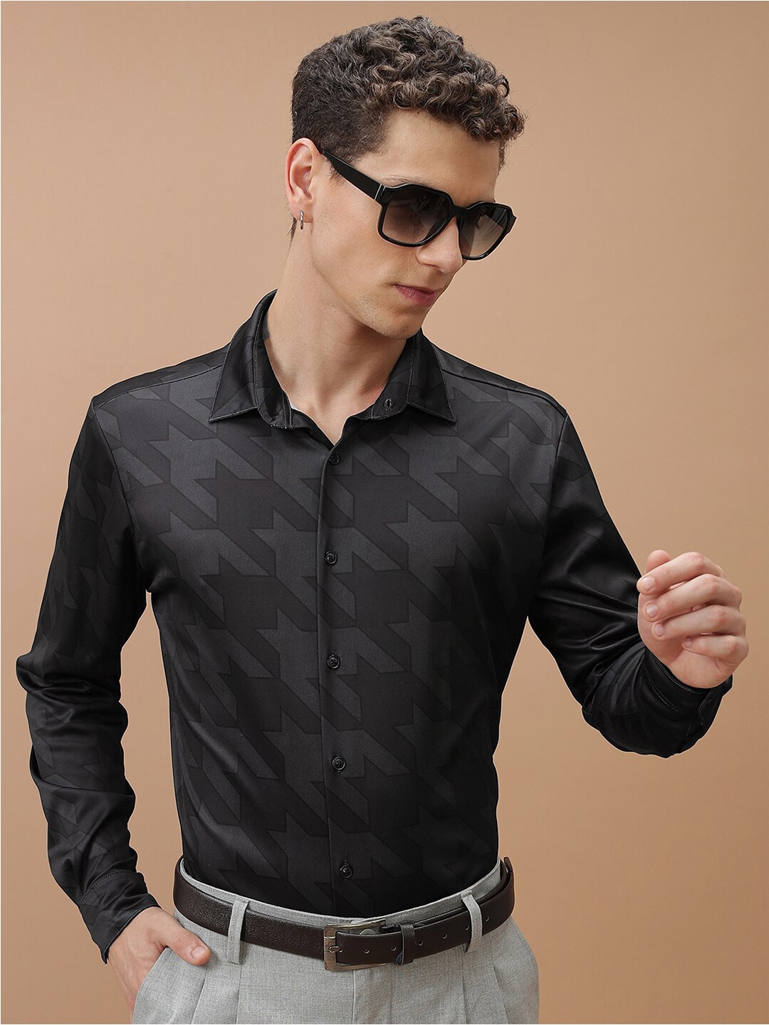 

HIGHLANDER Slim Fit Geometric Opaque Printed Casual Shirt, Black