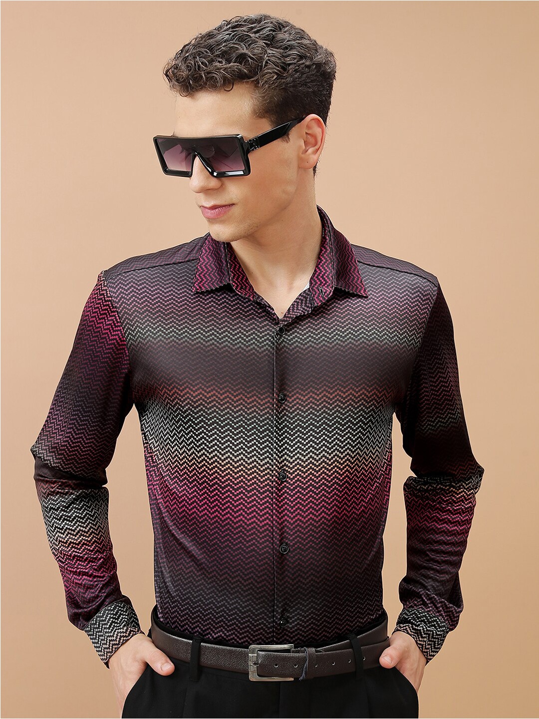 

HIGHLANDER Geometric Printed Slim Fit Printed Casual Shirt, Black