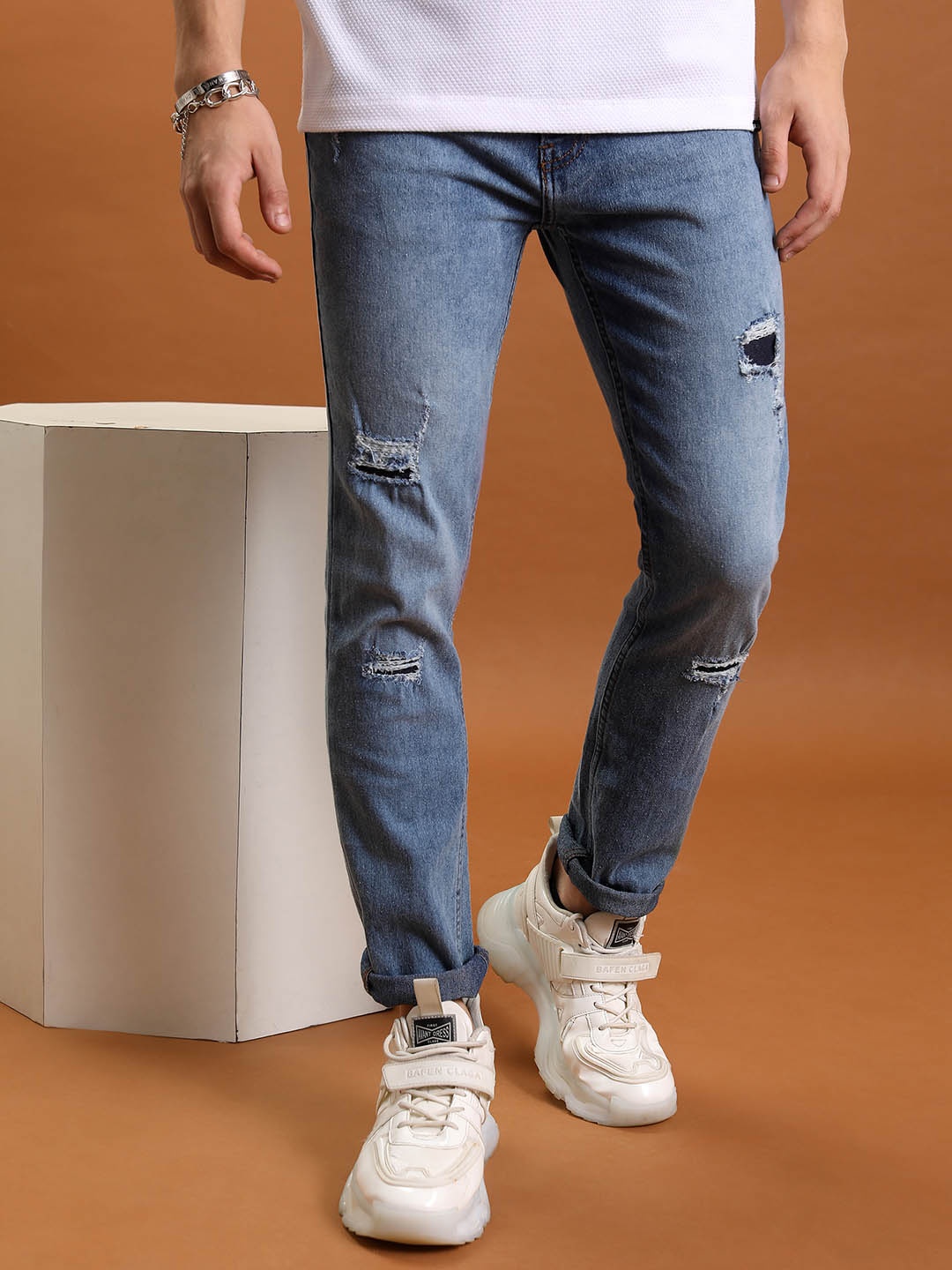 

HIGHLANDER Men Skinny Fit Mid-Rise Low Distress Light Fade Stretchable Jeans, Blue