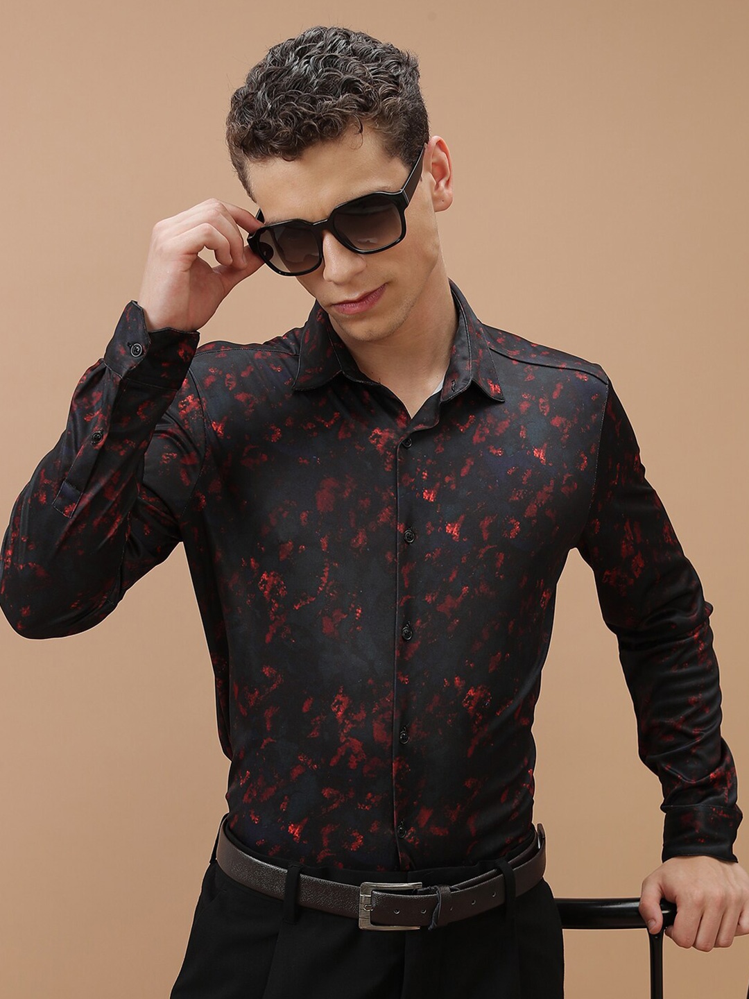 

HIGHLANDER Black Slim Fit Abstract Printed Casual Shirt