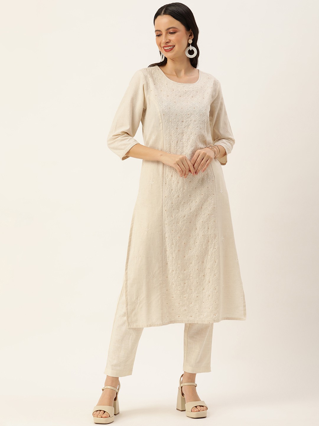 

AMUKTI Women Floral Embroidered Straight Kurta, Beige