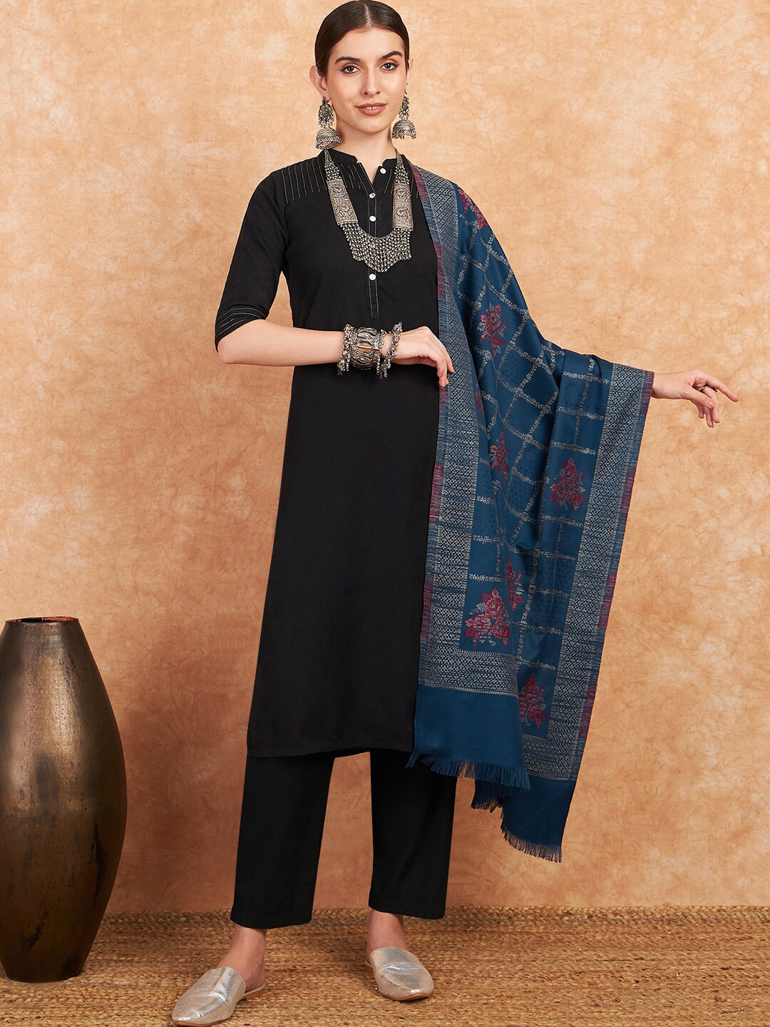 

Sangria Floral Woven Design Shawl, Blue