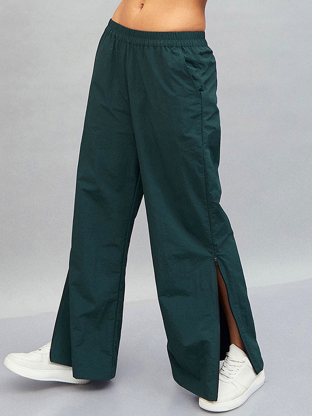 

SASSAFRAS Mid Rise Straight Fit Cargo Style Parallel Parachute Trousers With Side Slits, Green