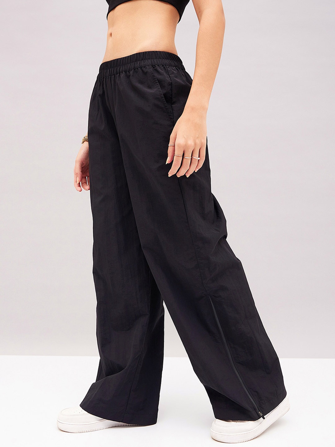 

SASSAFRAS Women Mid Rise Straight Fit Parallel Parachute Trousers, Black