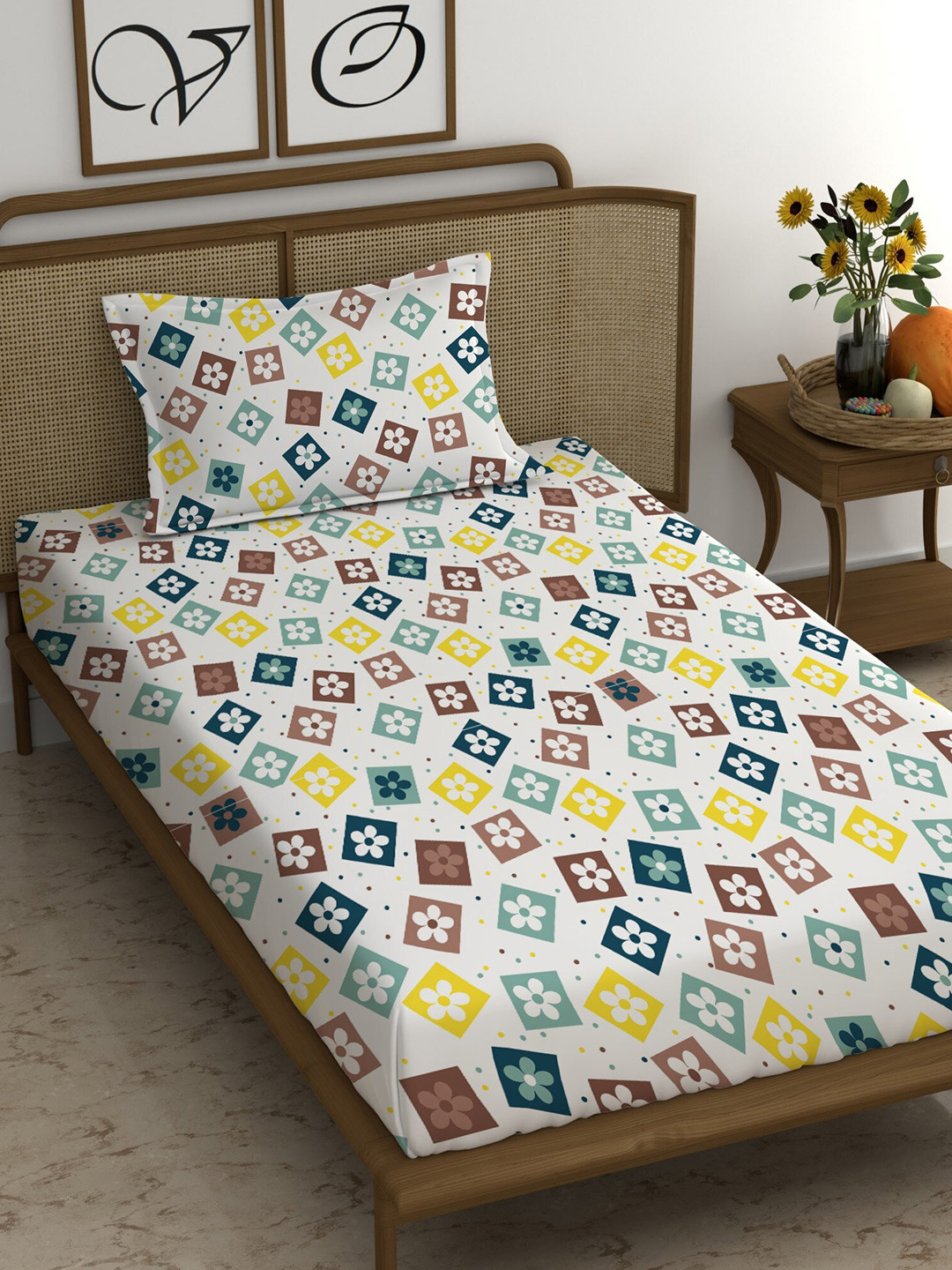 

CHHAVI INDIA Yellow & White Floral Polycotton 210 TC Single Bedsheet With 1 Pillow Cover