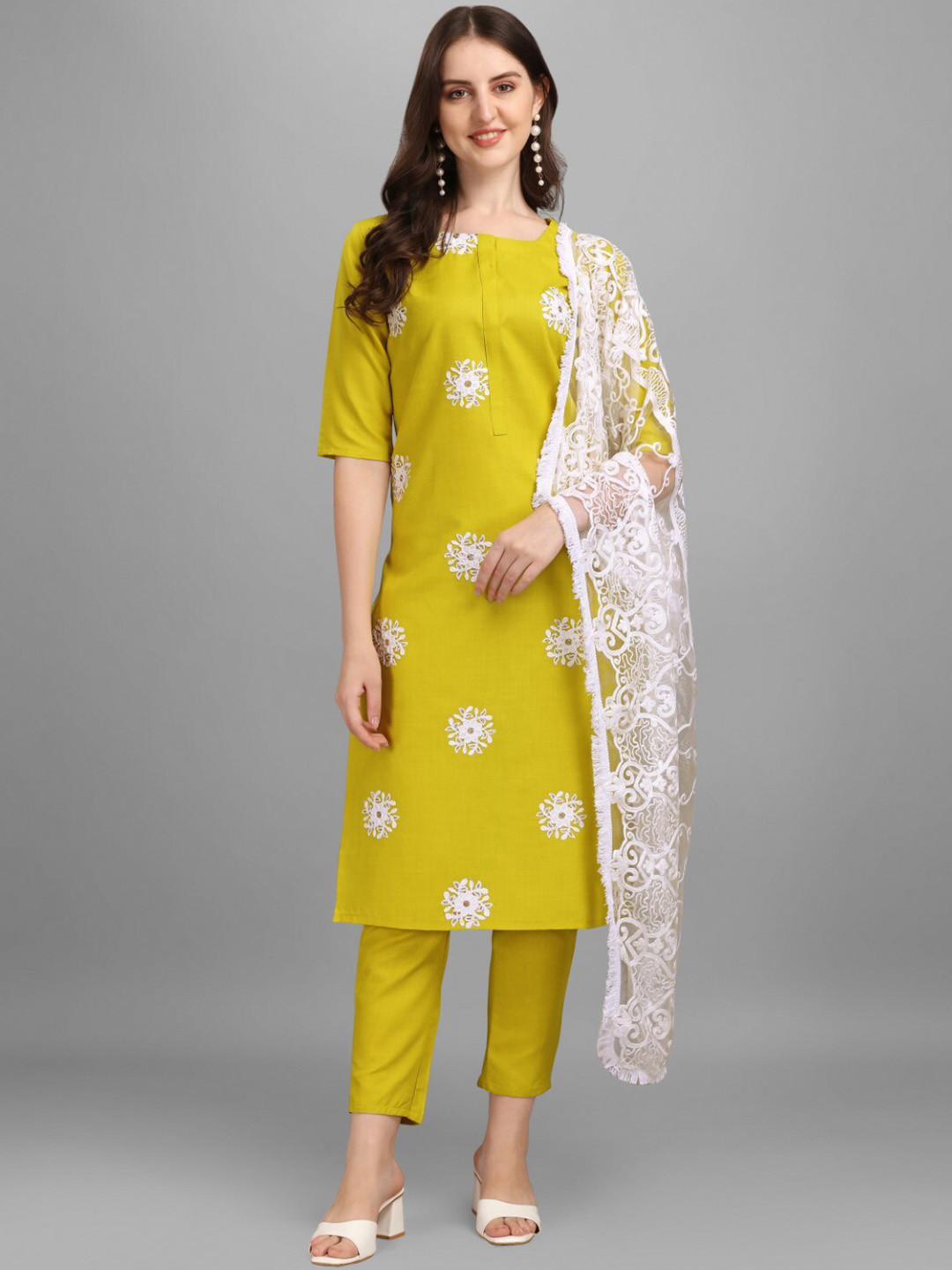 

Modestouze Attires Floral Embroidered Straight Kurta & Trousers With Dupatta, Green
