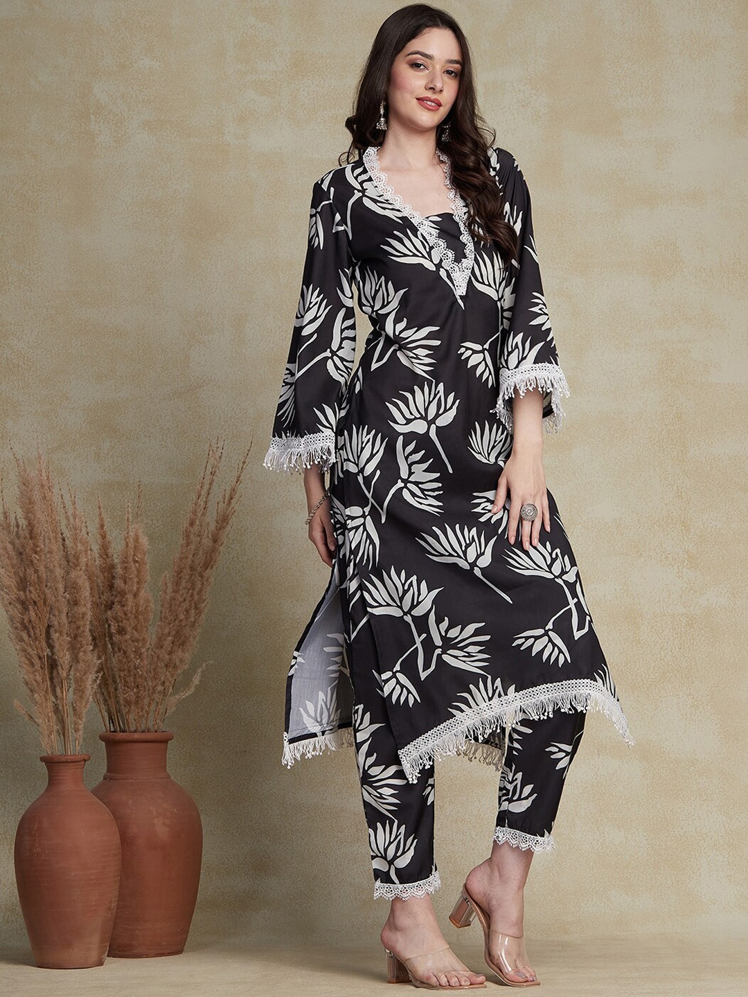

FASHOR Black Floral Printed Kurta with Trousers